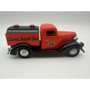 Liberty Classics 1937 Chevy Tanker Truck‎ Bank Clark Super Gas Limited Edition